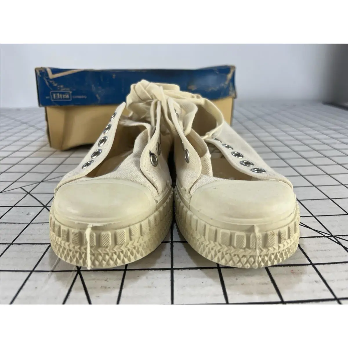 Converse shoes - White 1