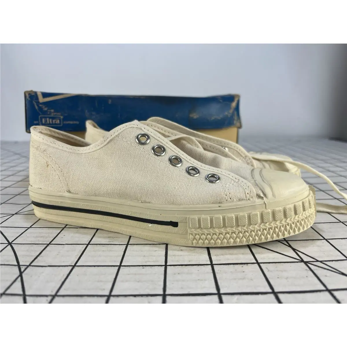 Converse shoes - White 3