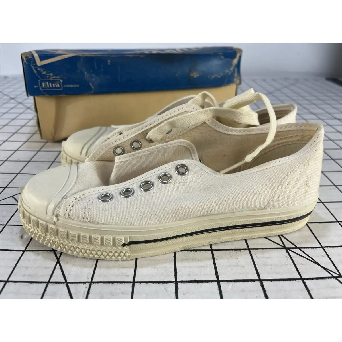 Converse shoes - White 4