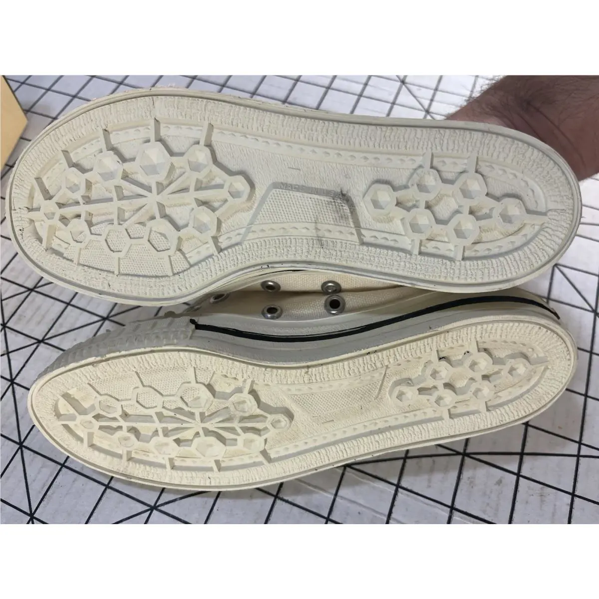 Converse shoes - White 5
