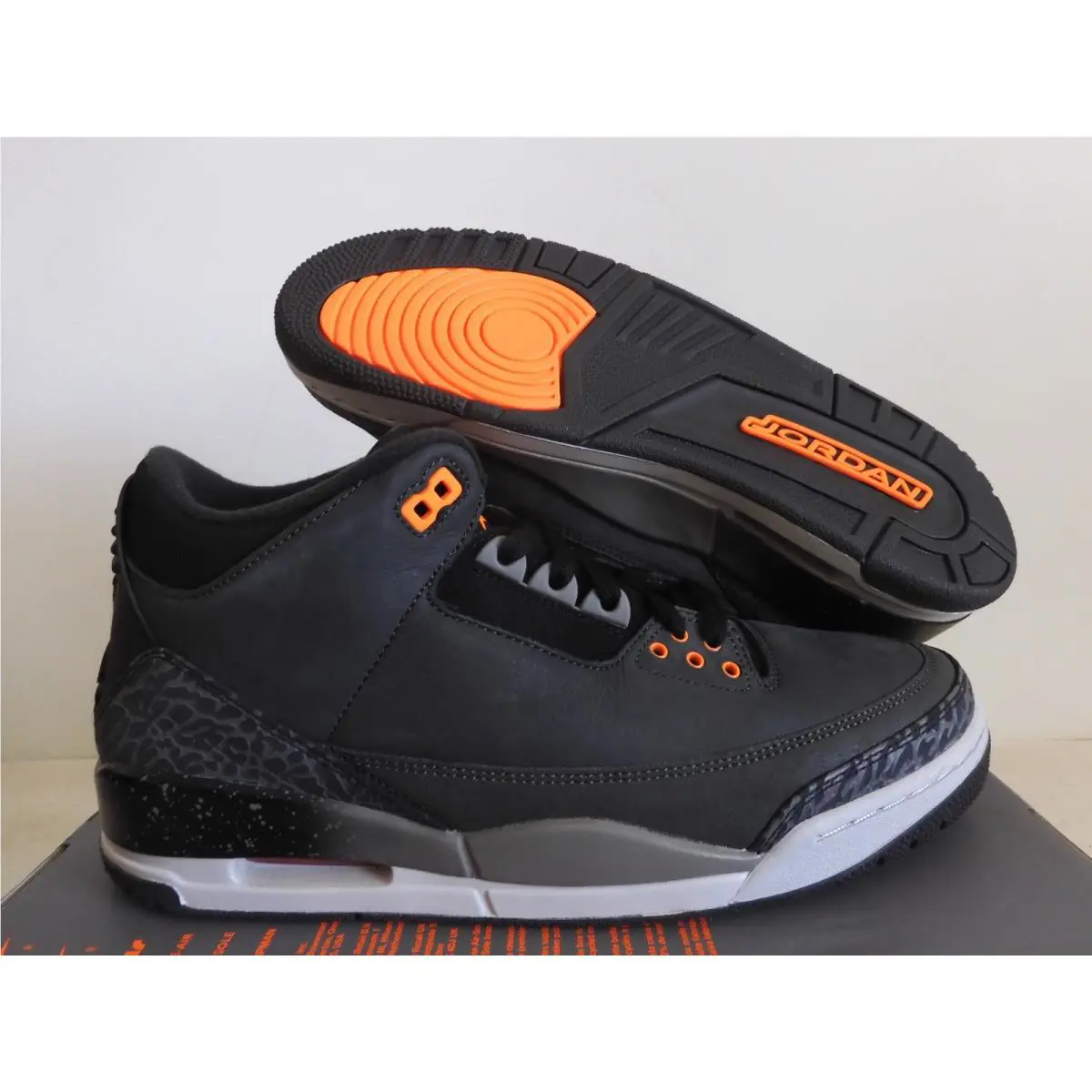 Nike shoes - Air Jordan 3 - Air - CT8532-080 - Orange 38