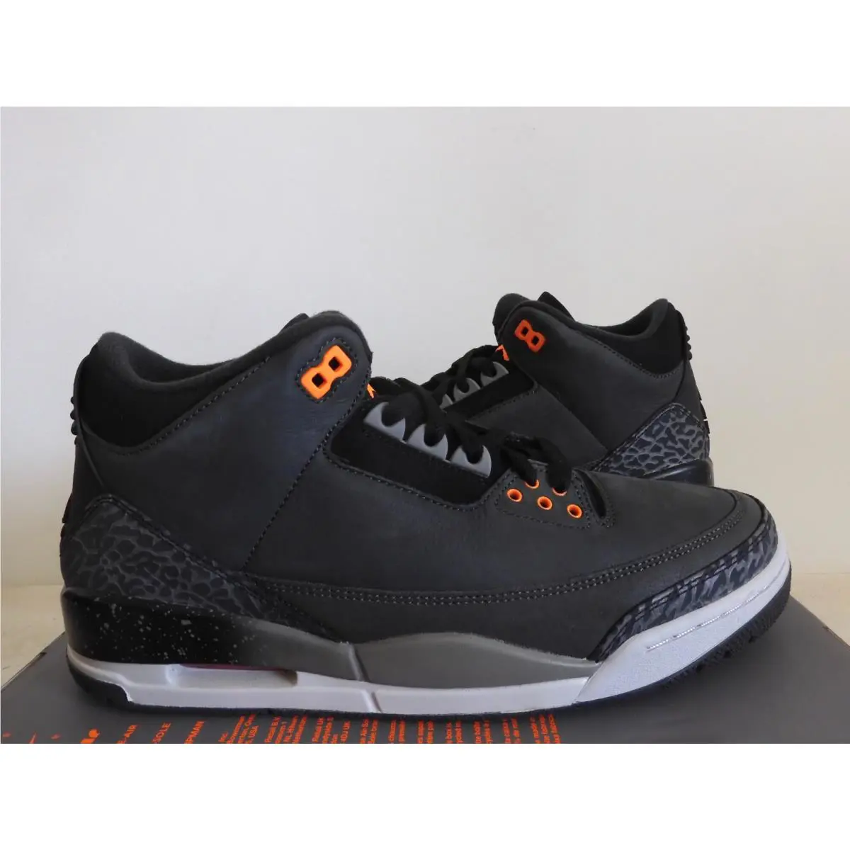 Nike shoes - Air Jordan 3 - Air - CT8532-080 - Orange 39