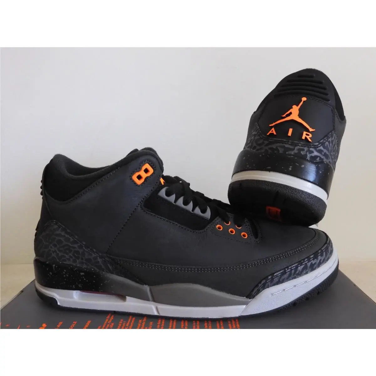 Nike shoes - Air Jordan 3 - Air - CT8532-080 - Orange 40