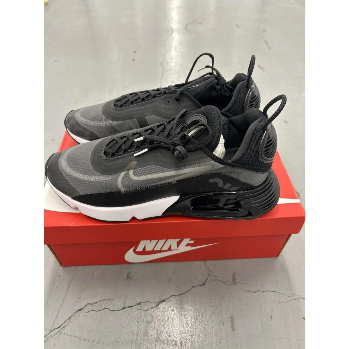 Nike Air Max 2090 CW7306-001 Black White Athletic Running Shoes Men`s Size 13 US