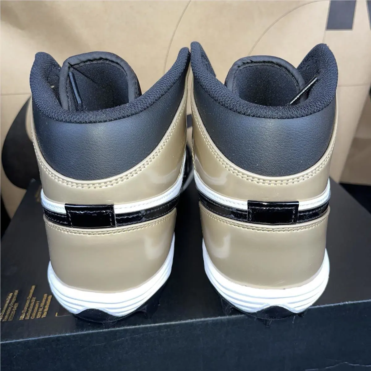 Nike shoes - Jordan 1 Mid - Mid - Fj6805-701 - Black 3
