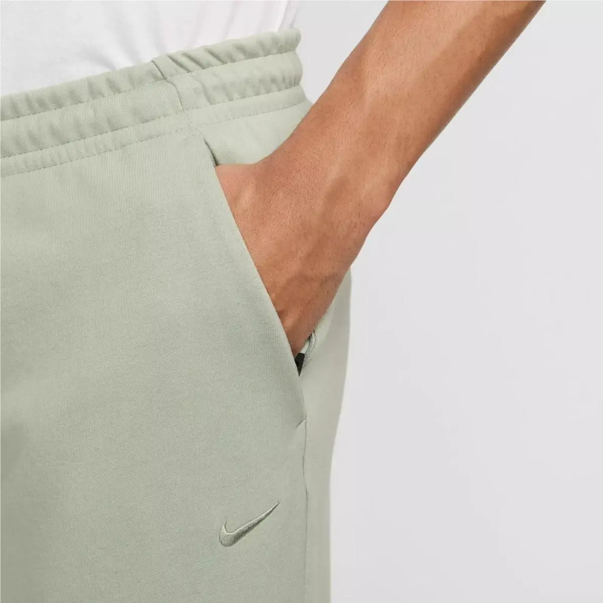 Nike clothing - Nike Primary - Primary - FZ5850370 - Green 2