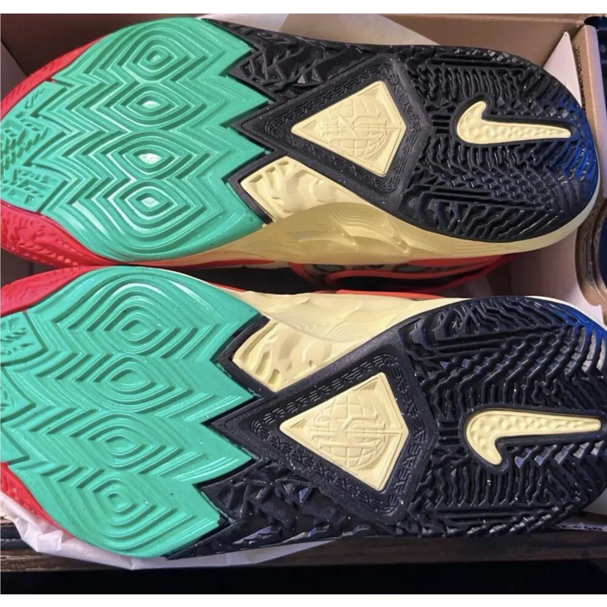 Nike shoes - Multicolor (UPC: 196154605793) 2