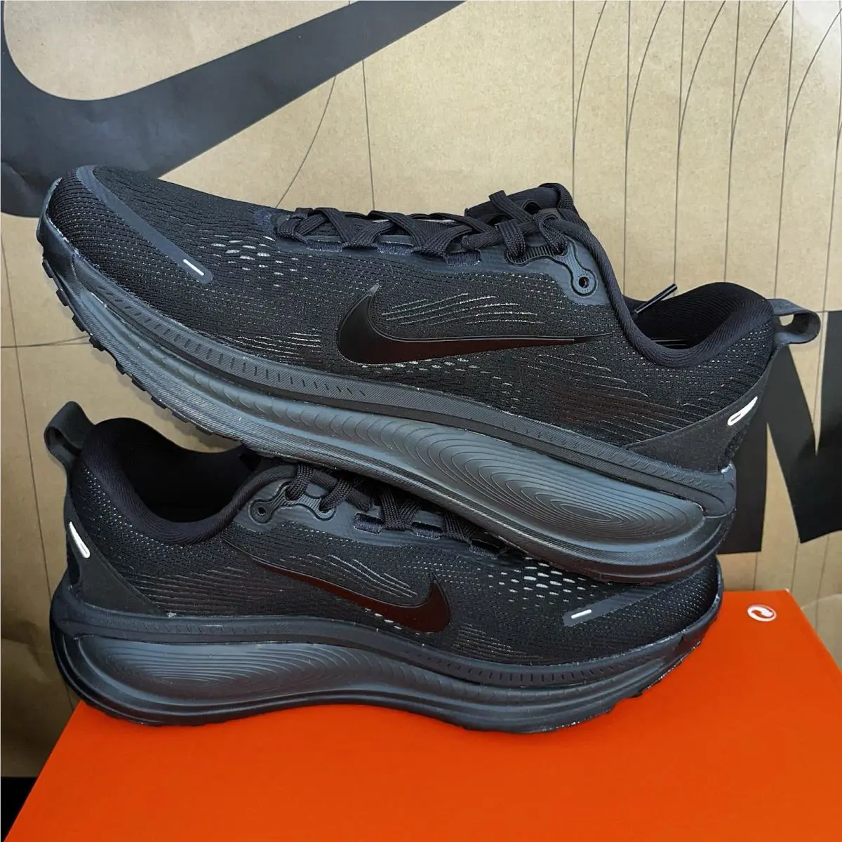 Nike shoes - Nike Vomero 18 - Vomero - HM6804-004 - Black (UPC: 0197863391939) 1