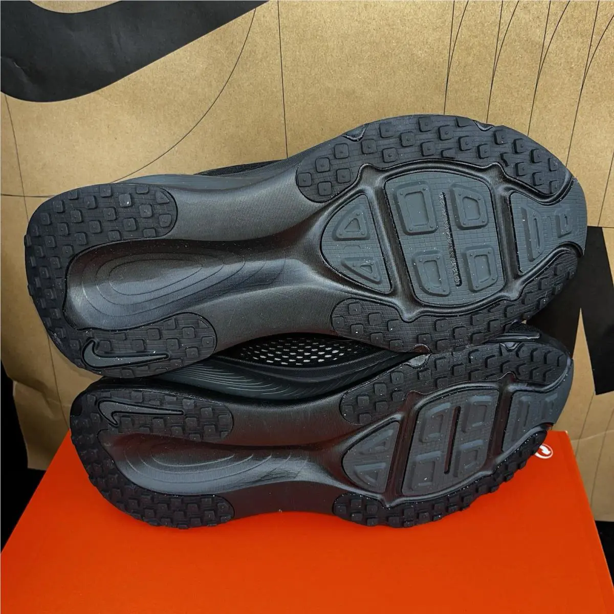 Nike shoes - Nike Vomero 18 - Vomero - HM6804-004 - Black (UPC: 0197863391939) 4