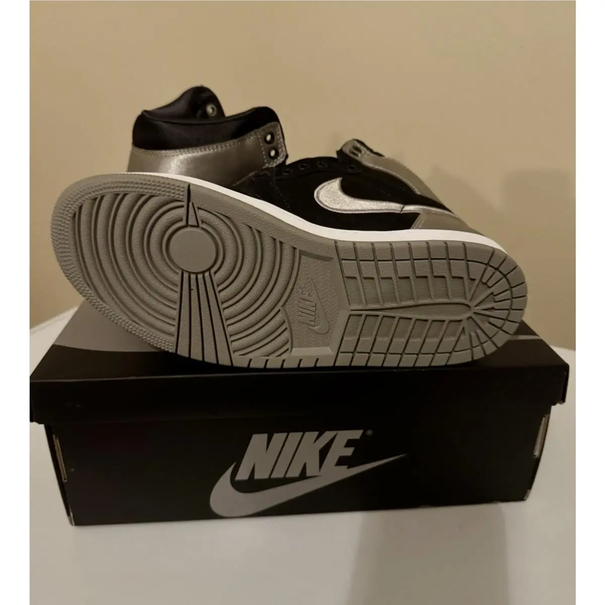 Nike shoes - Air Jordan 1 - Air - Gray (UPC: 197600498488) 0