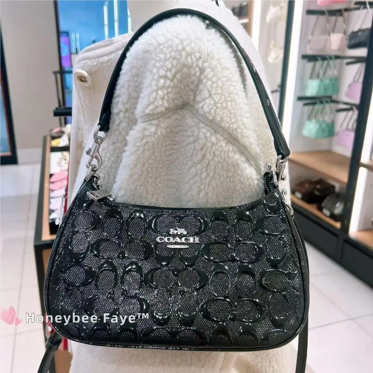 Coach CDY98 Teri Shoulder Bag In Signature Leather with Heart Charm