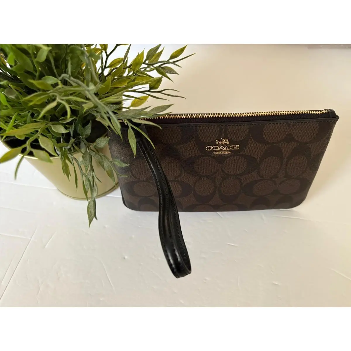 Coach Signature Canvas Corner Zip Wristlet – Brown/black with Gold Hardware Uni