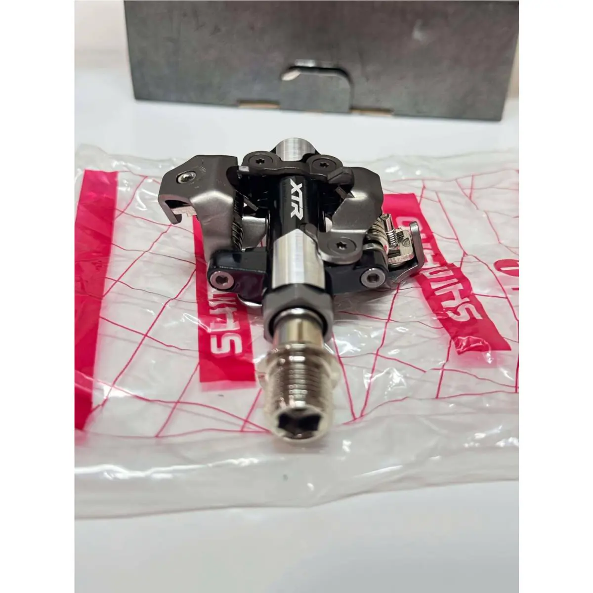 Shimano  - Black, Silver 1