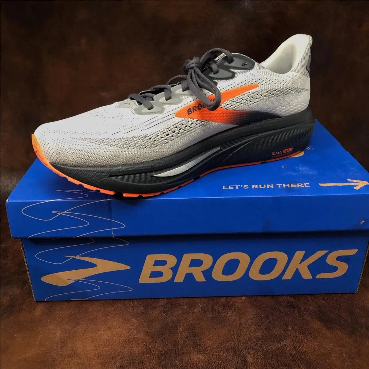 Brooks Ghost 17 Running Shoe Oyster Mushroom Orange 12 EE /46 Display Model Mens