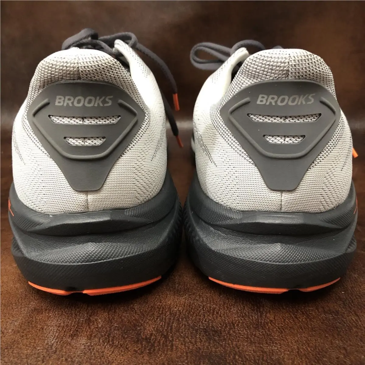 Brooks shoes - Brooks Ghost 17 - Ghost - 110442-1D-048 - Oyster Mushroom/Orange/Ebony 4