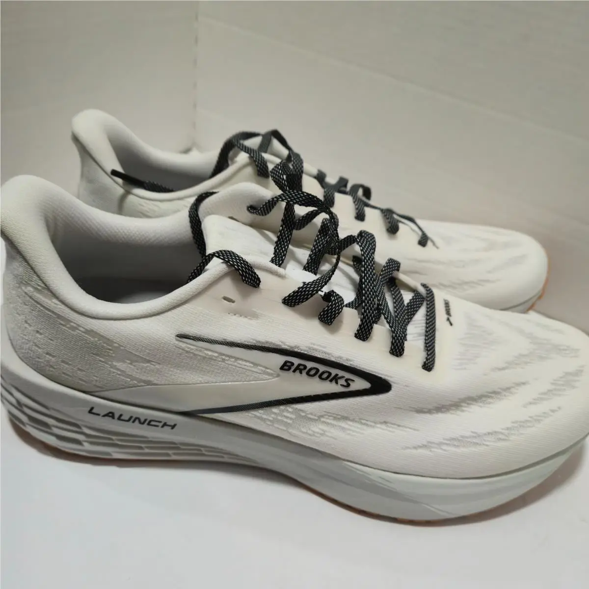Brooks shoes - Brooks Launch - Launch - 1104501D135 - White 0