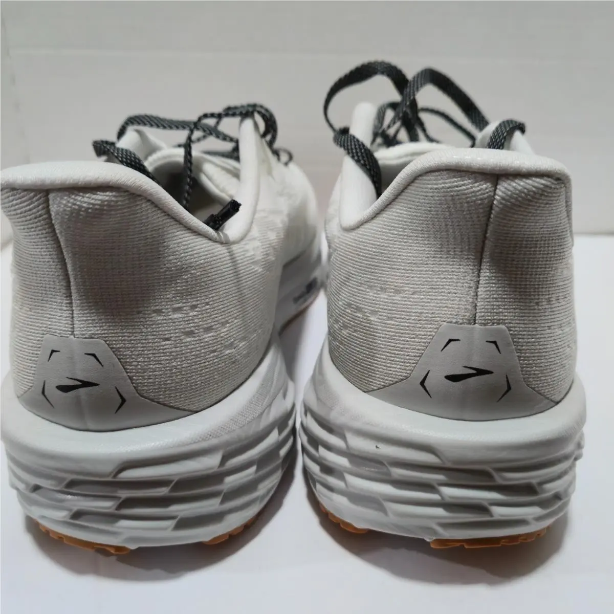 Brooks shoes - Brooks Launch - Launch - 1104501D135 - White 1