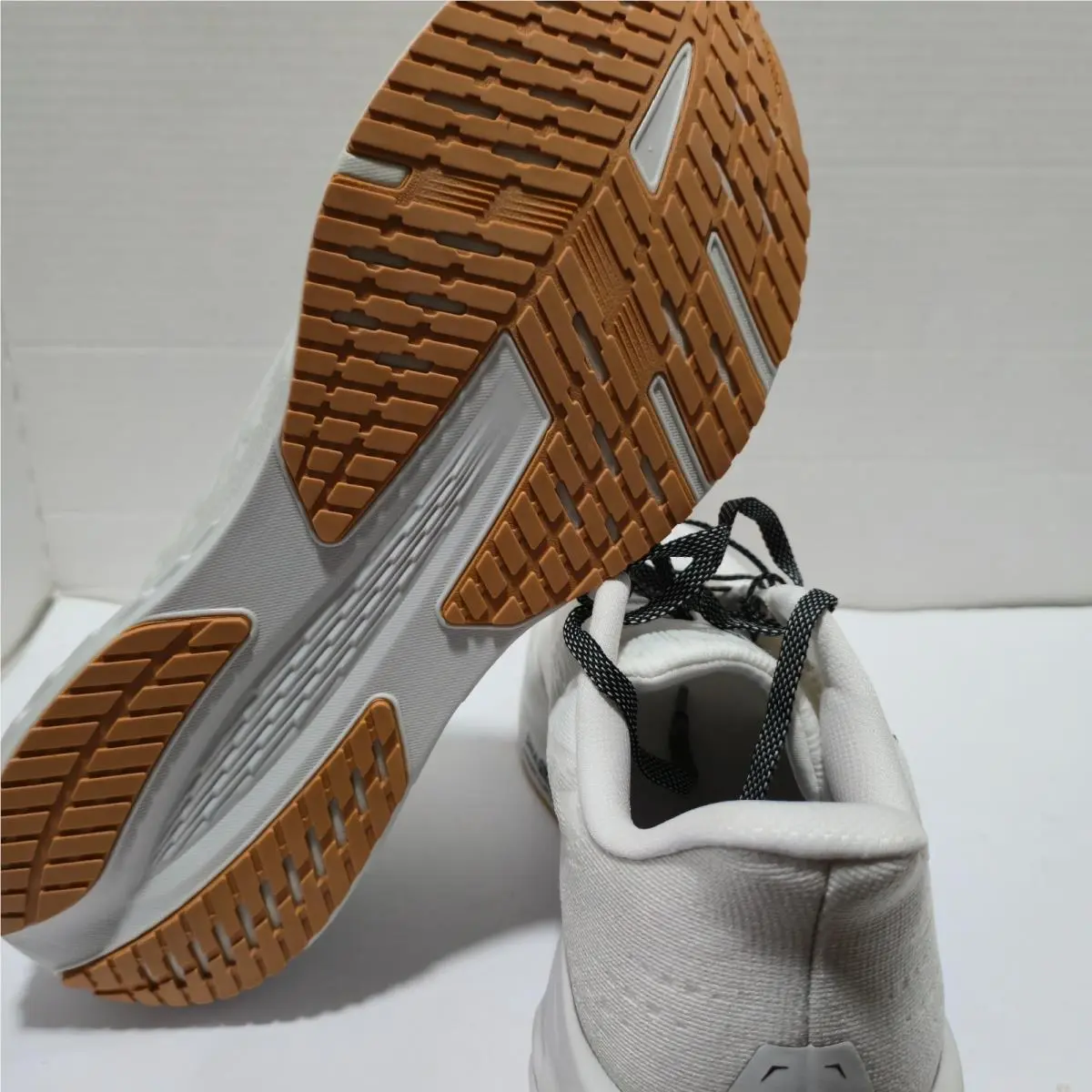 Brooks shoes - Brooks Launch - Launch - 1104501D135 - White 2