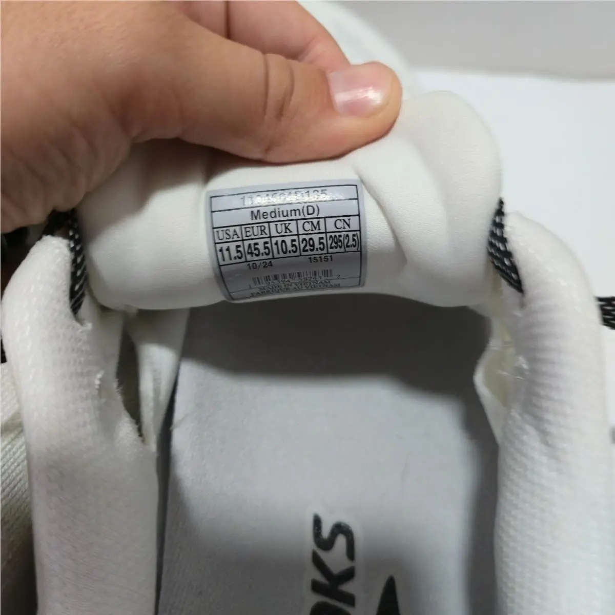 Brooks shoes - Brooks Launch - Launch - 1104501D135 - White 3