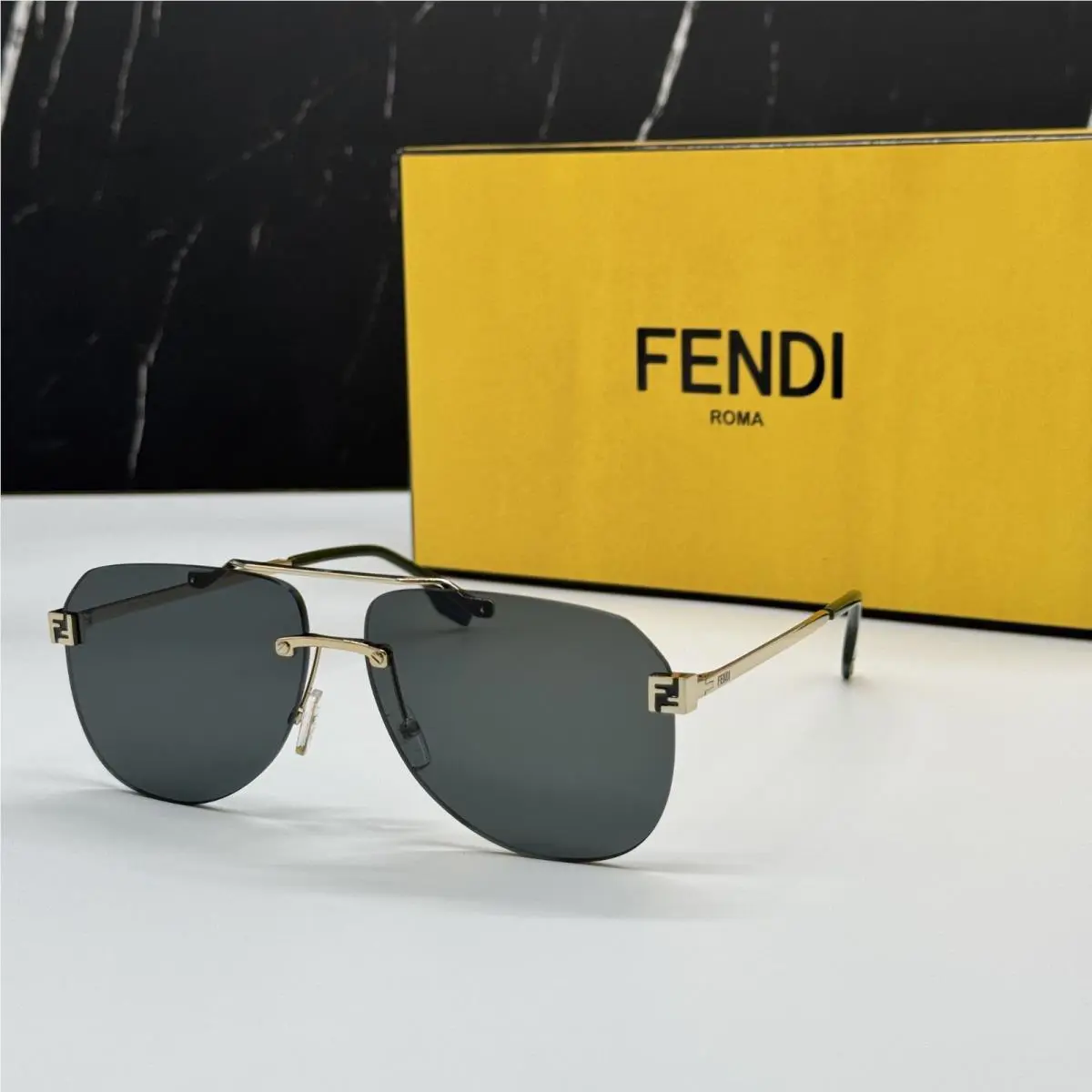 Fendi Gold Green Unisex Sunglasses Fendi FE40115U 32N
