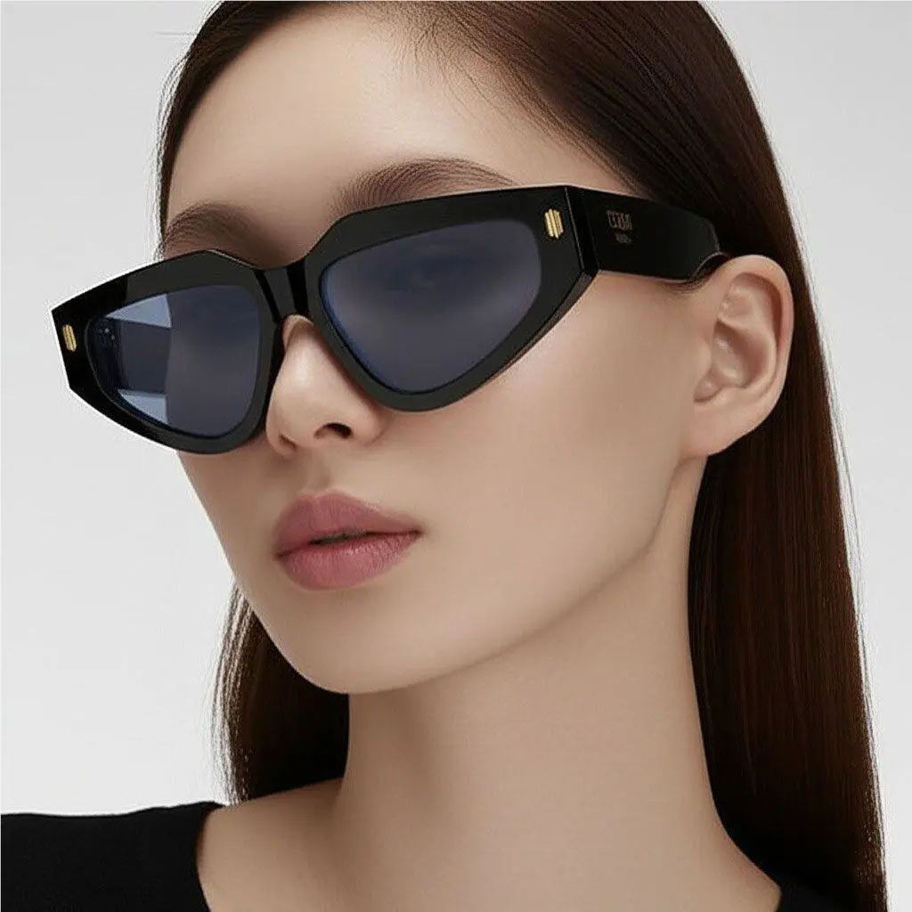 Fendi Sunglasses FE40163U 01V Black/blue Women Eyewear