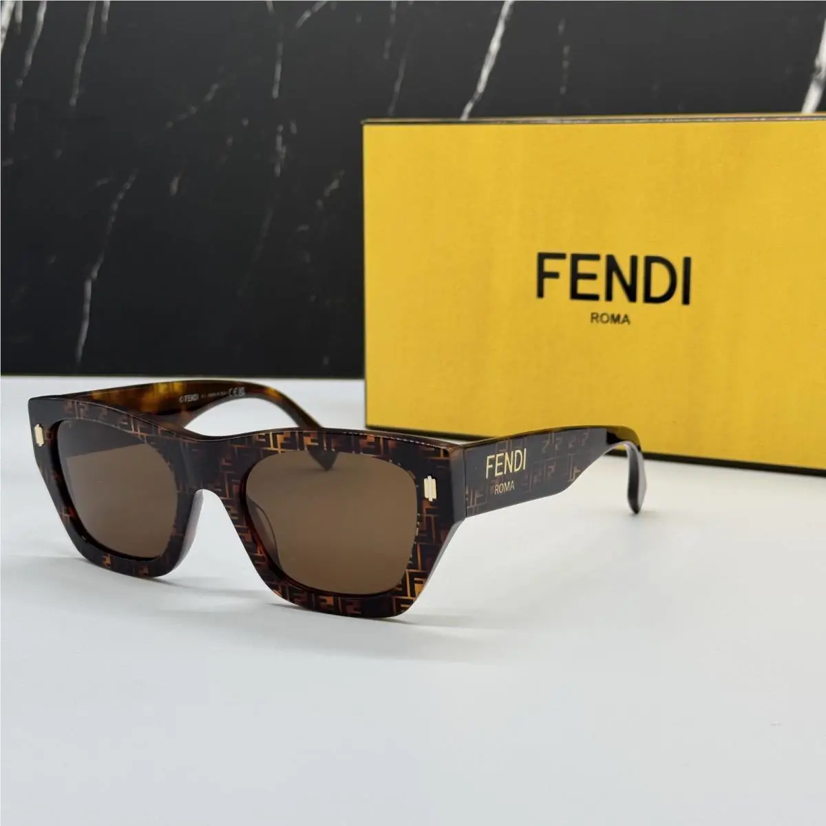 Fendi Havana Brown Women Sunglasses Fendi FE40100I 55E