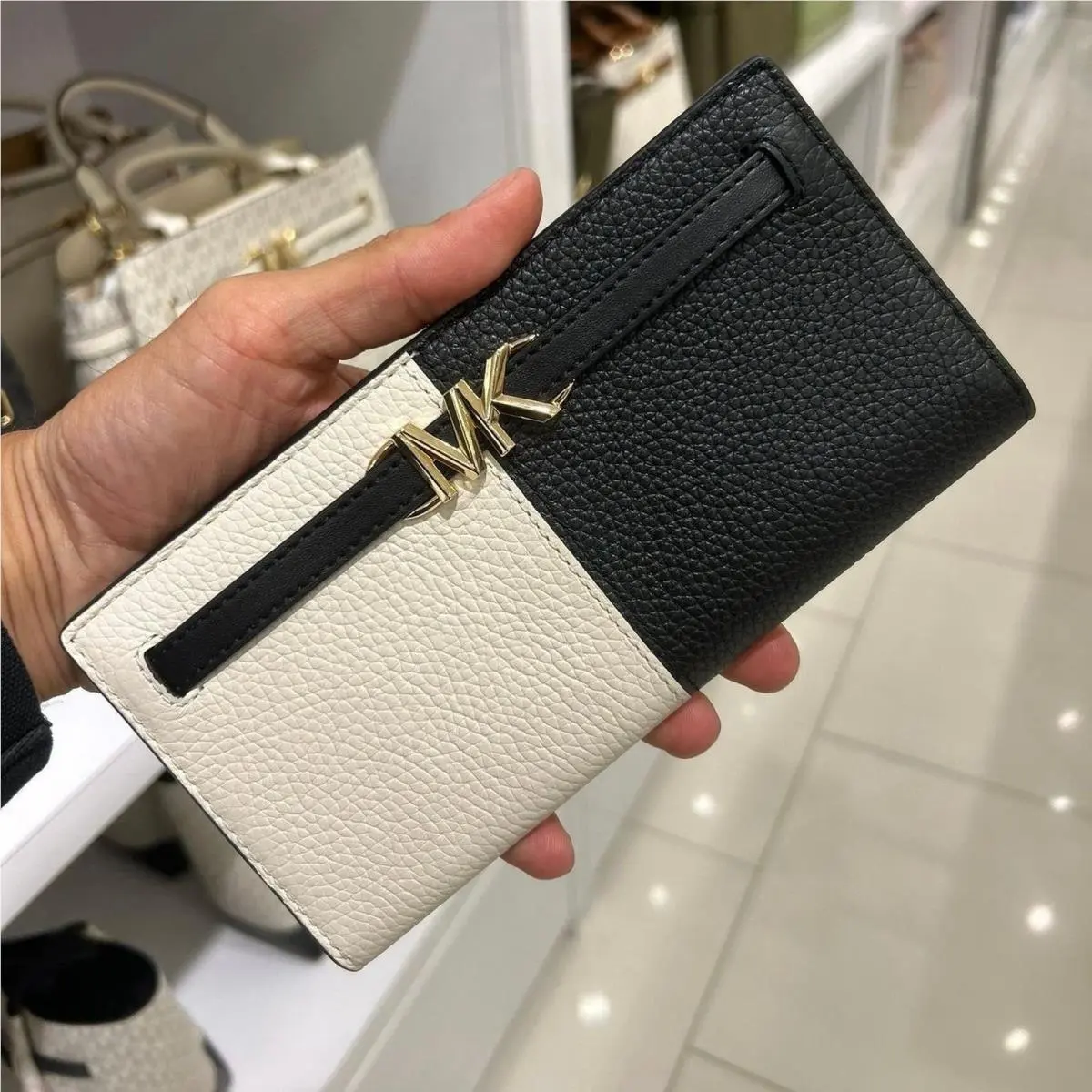 Michael Kors Wallet Reed Large Snap Leather Wallet Black Multi