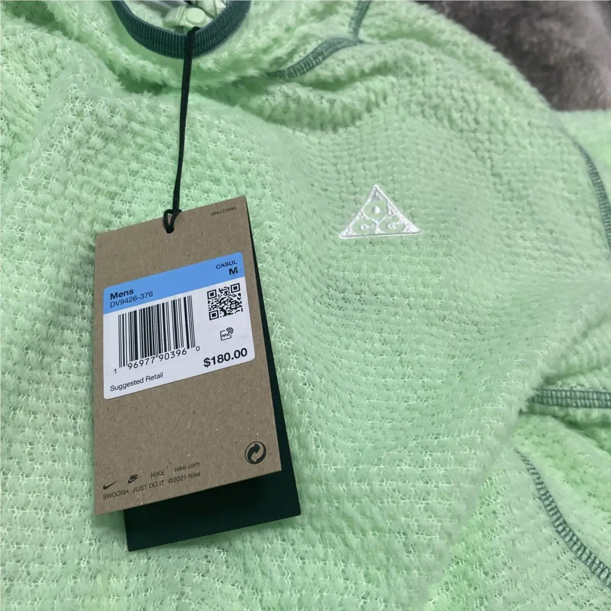Nike clothing - Green (UPC: 0196977903960) 2