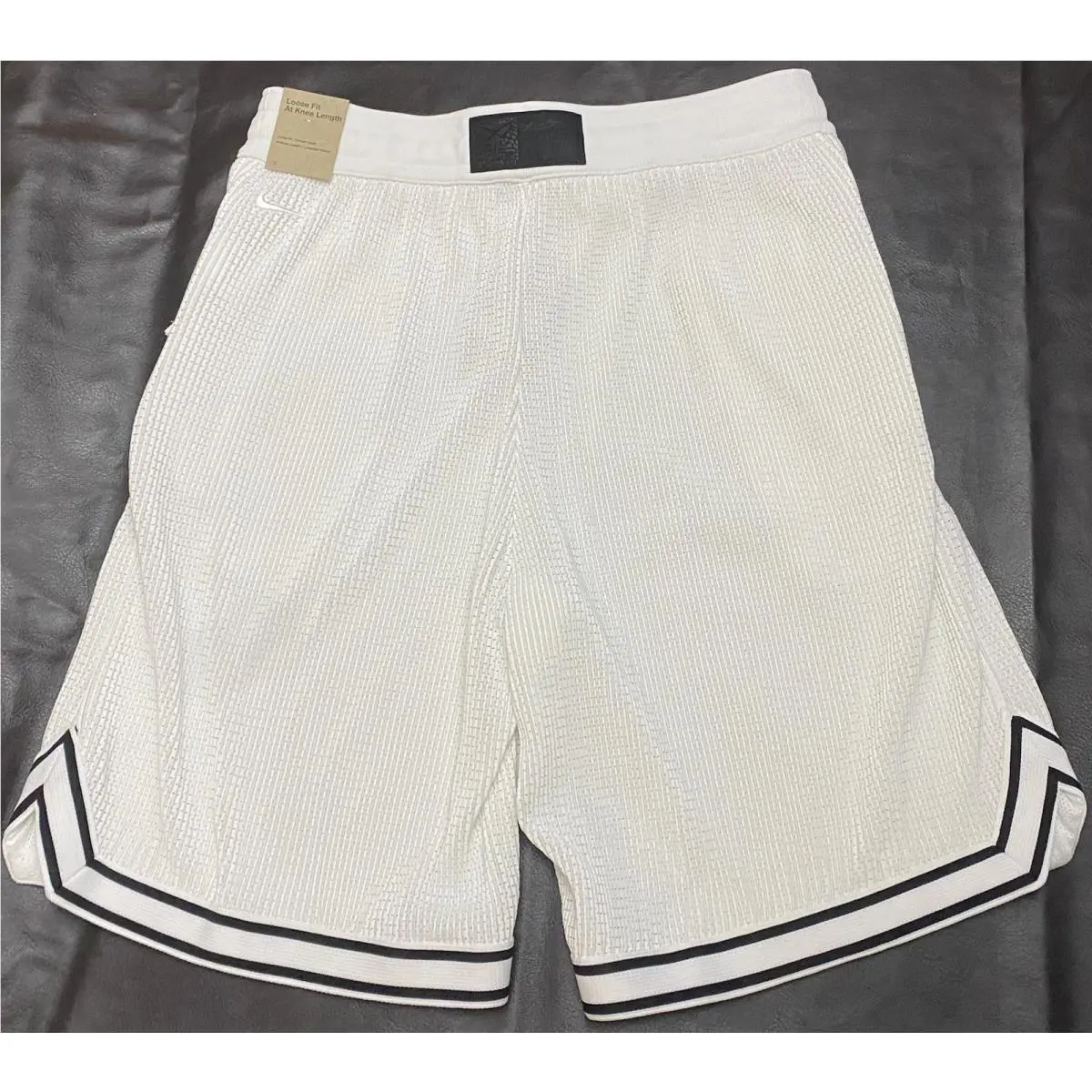 Nike clothing - White (UPC: 197863751498) 1