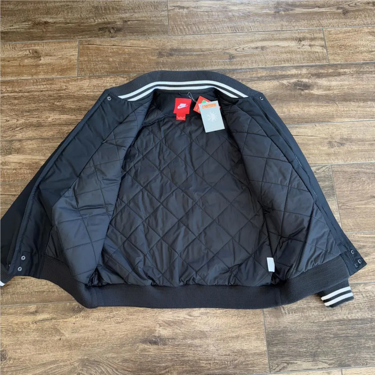 Nike clothing - Black (UPC: 666032757345) 6