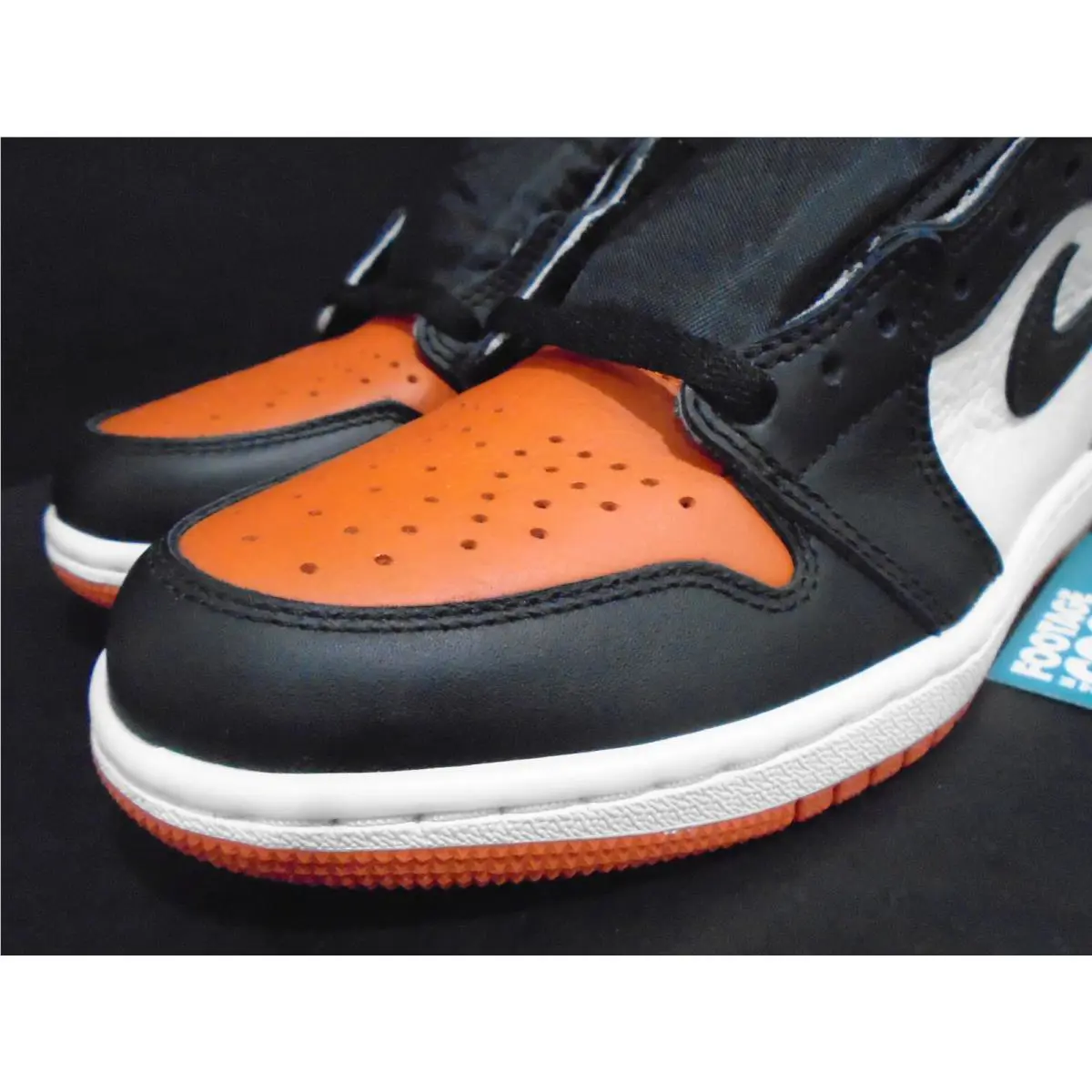 Nike shoes - Nike Air Jordan 1 Retro High OG - 555088-005 - Orange 3