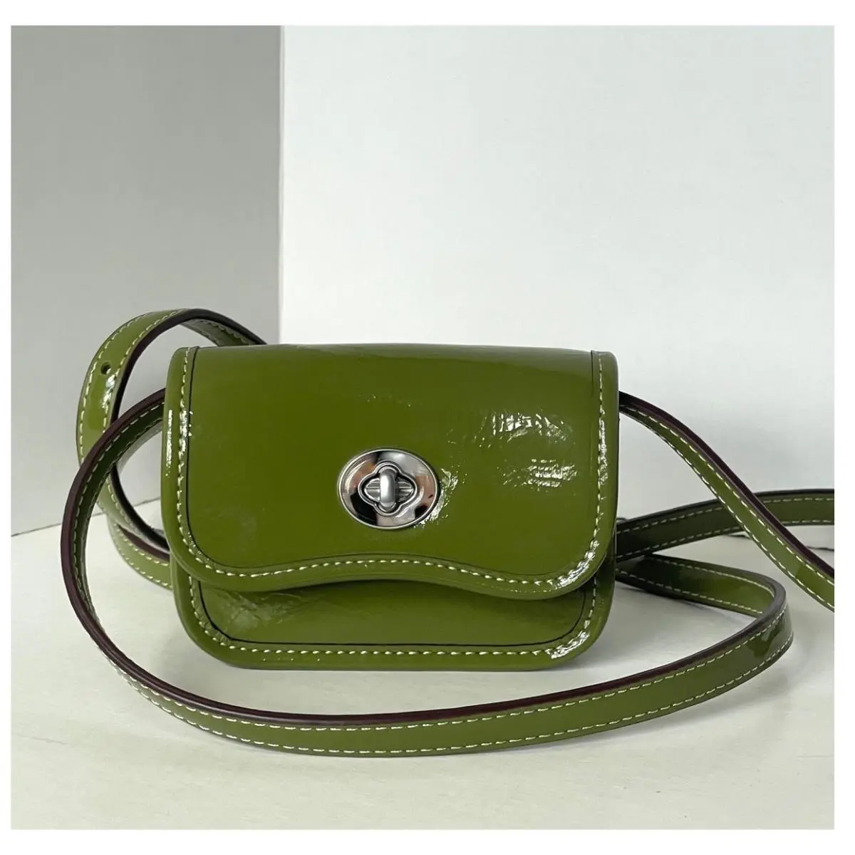 Coach Coachtopia Wavy Mini Wallet Crossbody CQ060 Crinkle Patent Olive