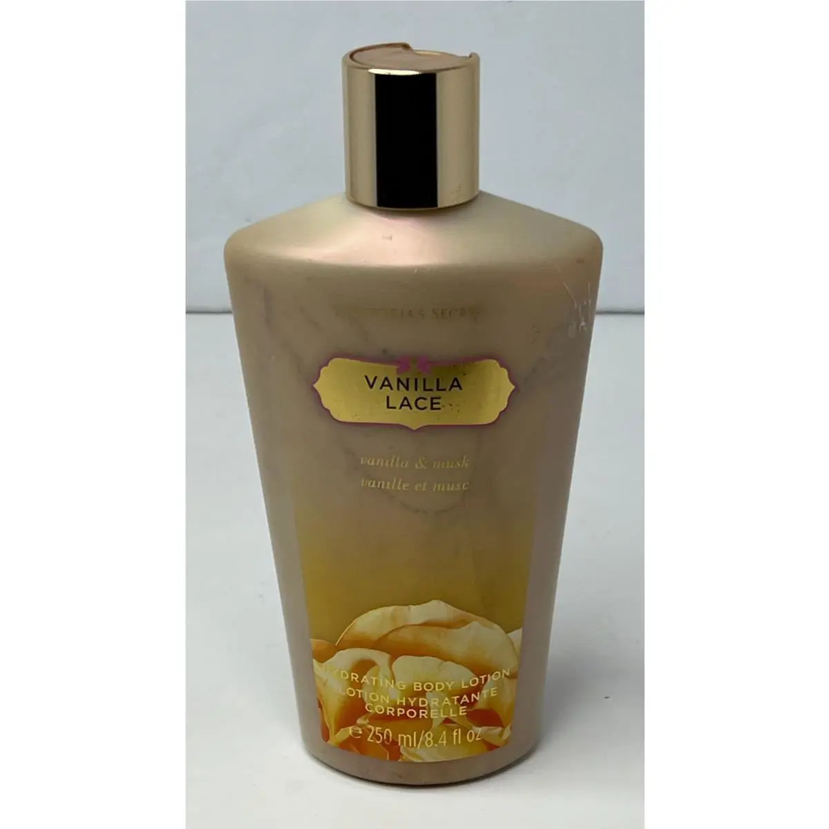 Victoria`s Secret Vanilla Lace Vanilla Musk 8.4oz. Hydrating Body Lotion Read