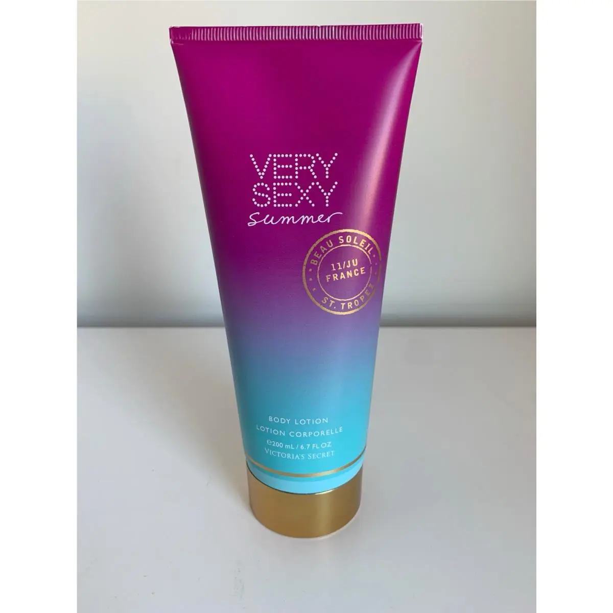 Victoria`s Secret Very Sexy Summer Lotion 6.7oz Apple Freesia Sandalwood Rare