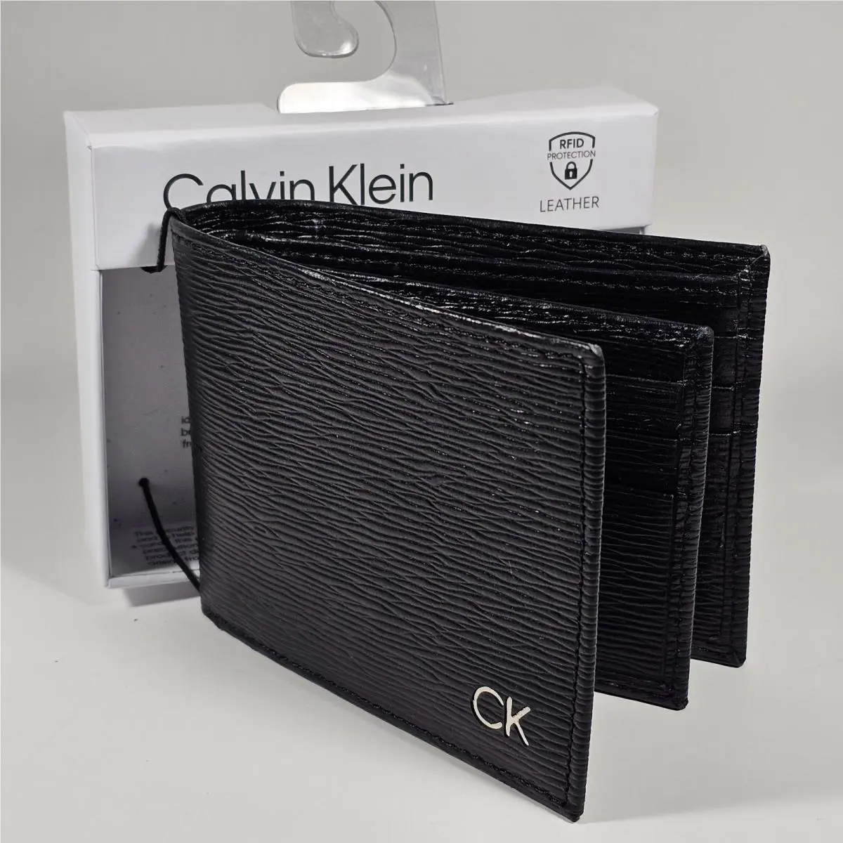 Calvin Klein Men`s Bifold Black Leather Rfid Passcase Wallet 31KA220003