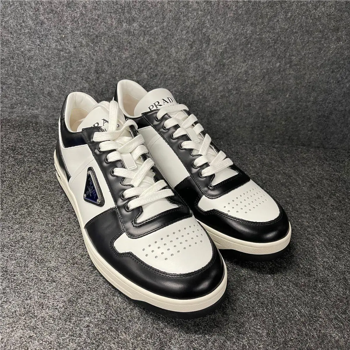 Prada Downtown Lace-up Sneakers Men`s Size 8.5 Black/white