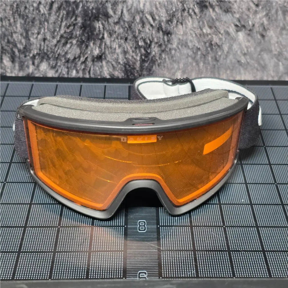 Oakley Target Line M Snow Goggles Matte Black Persimmon Lens Dented Box