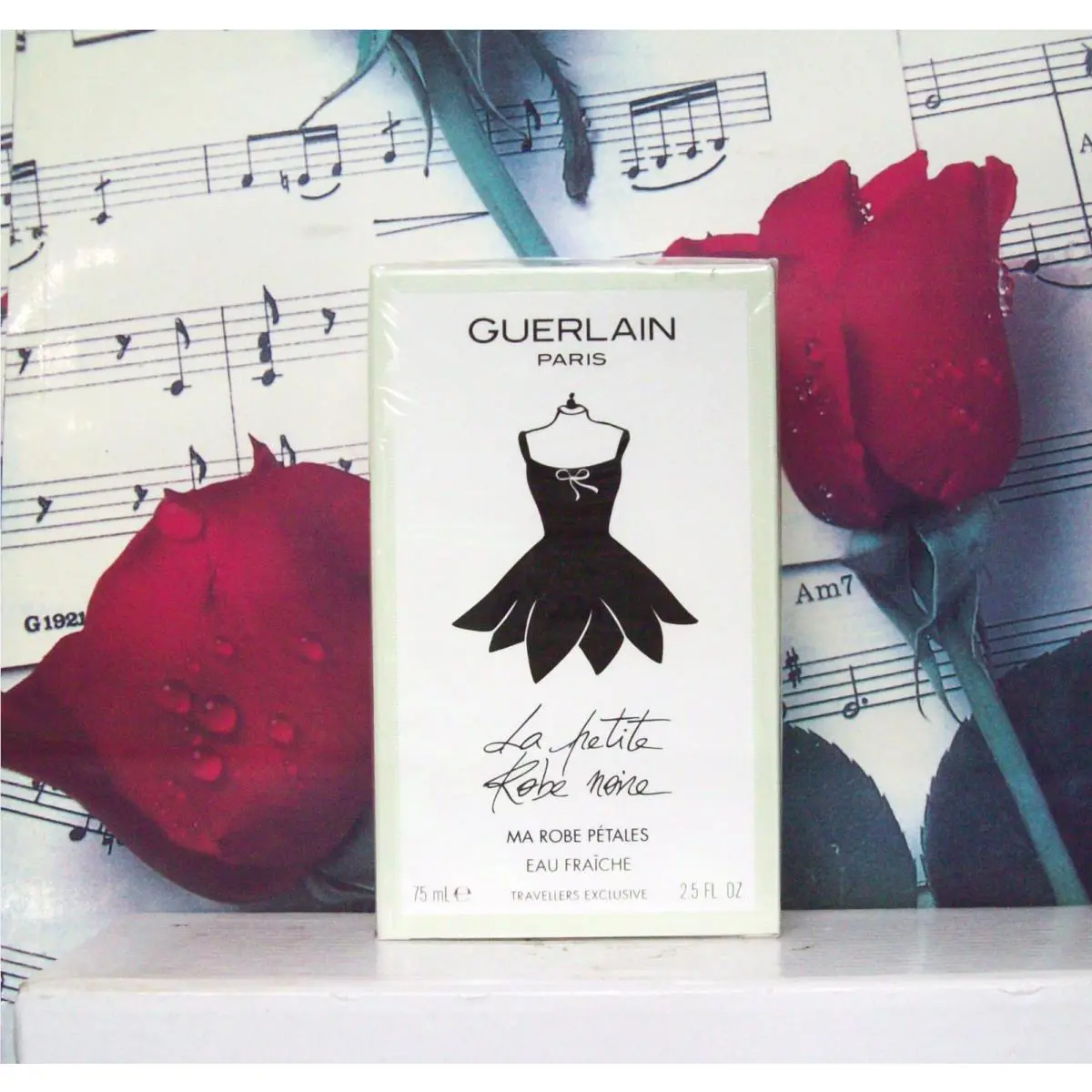 Guerlain La Patite Robe Noire Ma Robe Petales Eau Fraiche 2.5 Oz. Spray. Sealed