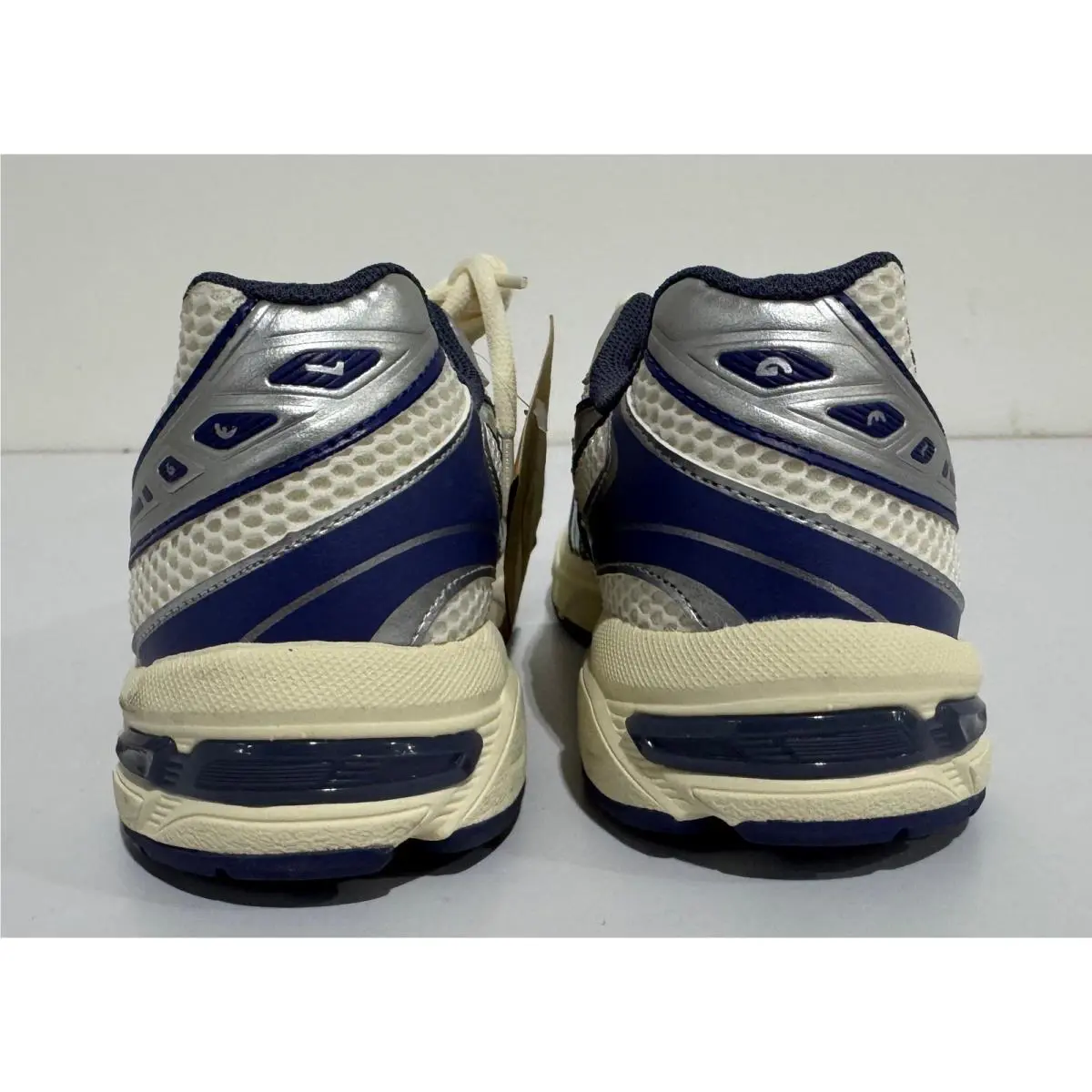 Asics shoes - Cream 3
