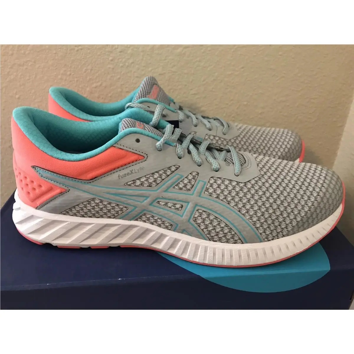 Asics Fuzex Lyte 2 Shoes Women’s Size 12 Glacier / Stone Grey Athletic Running