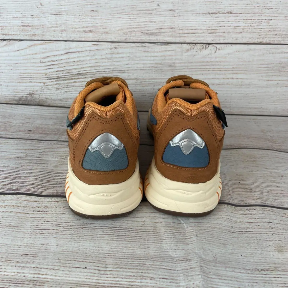 Saucony shoes - Saucony 3D Grid Hurricane - Grid Hurricane - Brown (UPC: 195019037526) 4