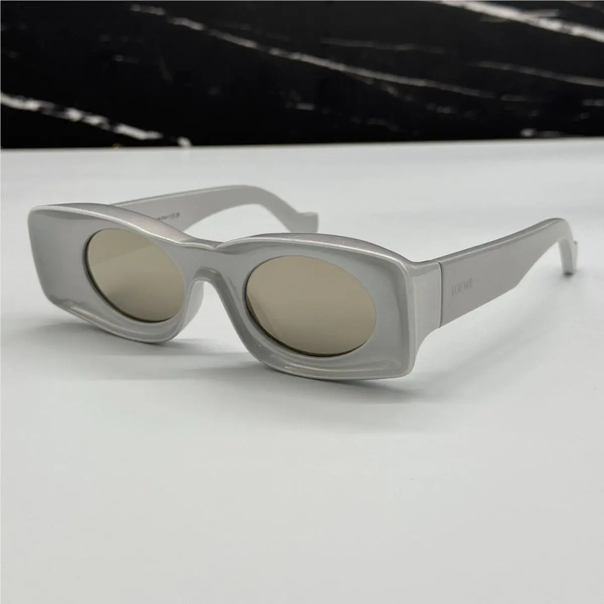 Loewe Silver Unisex Sunglasses Loewe LW40033I 24C