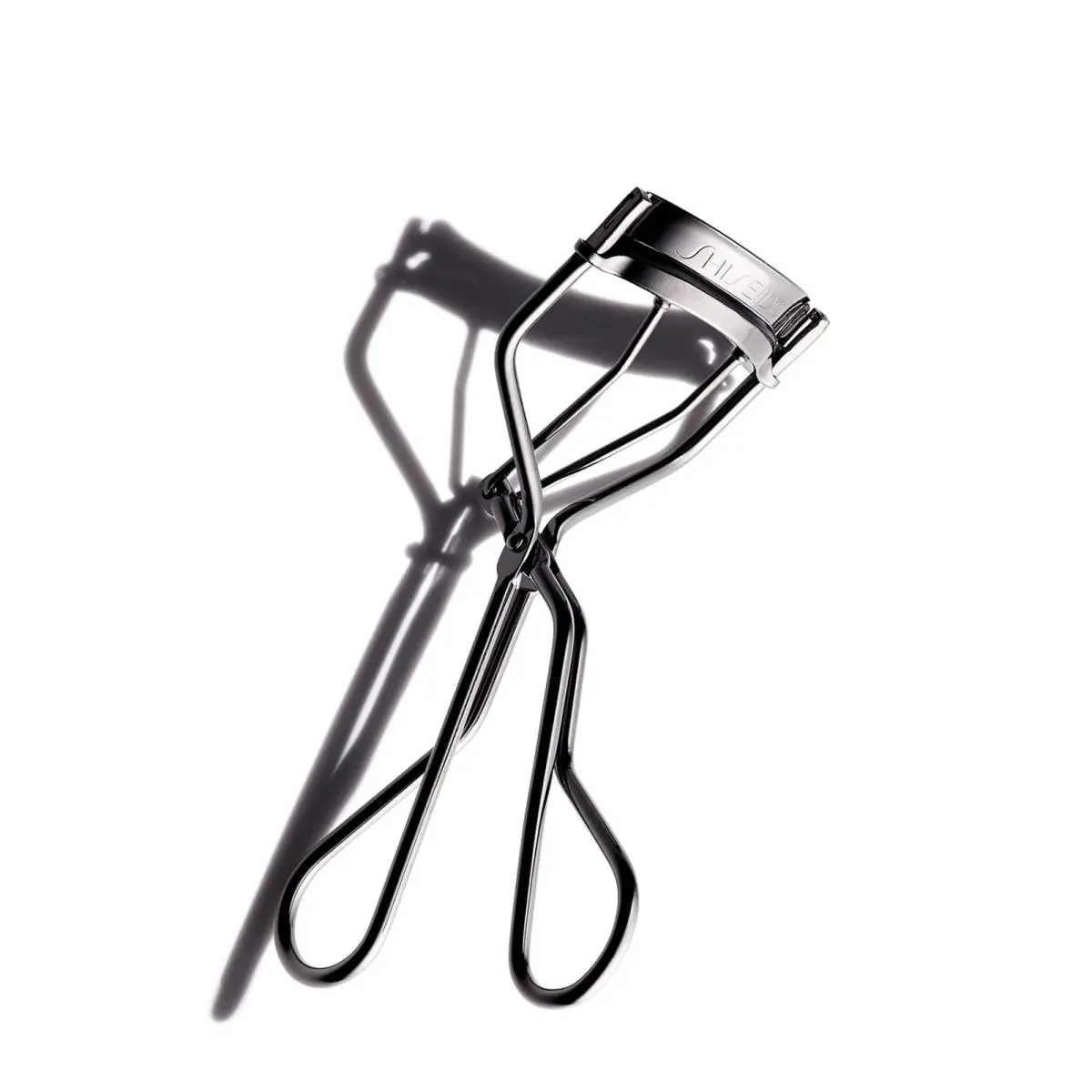 Shiseido Eyelash Curler - Crimps Curls Lashes 1 Count Pack of 1 Silver