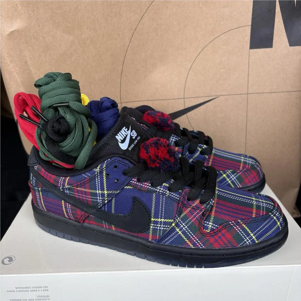 Nike SB Dunk Low Nardwuar Tam O` Shanter Hat Plaid Shoes II1493-600 Size 9.5