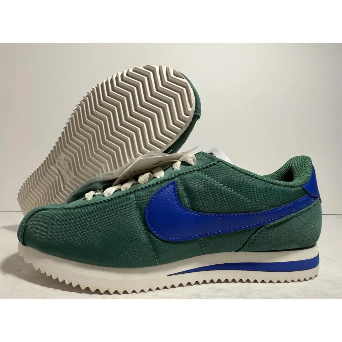 Nike Cortez IH2361-300 Sneakers Women`s Size 5.5 Evergreen Aura Lifestyle Shoes