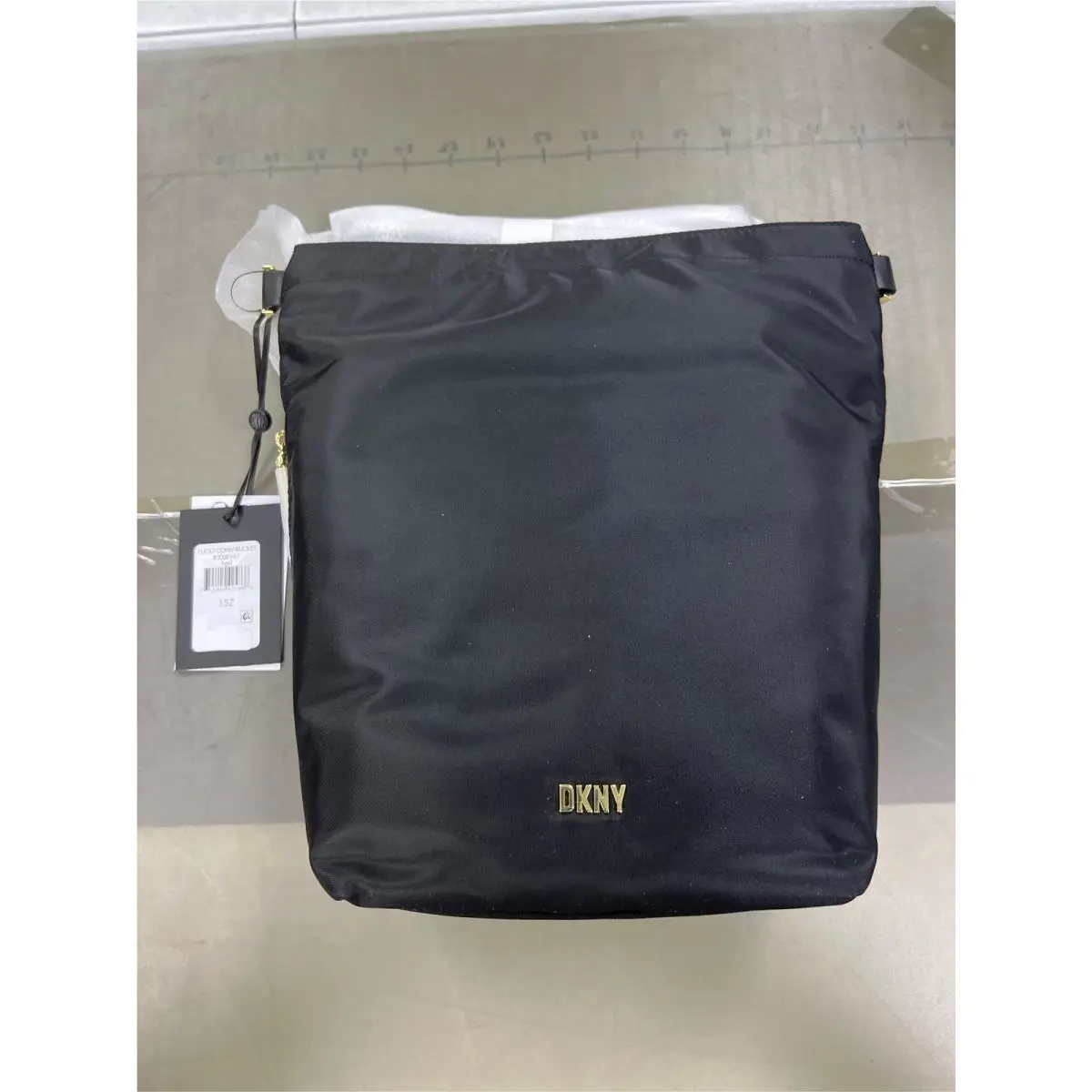 Dkny Yugo Medium Convertible Bucket Bag - Blk/gold
