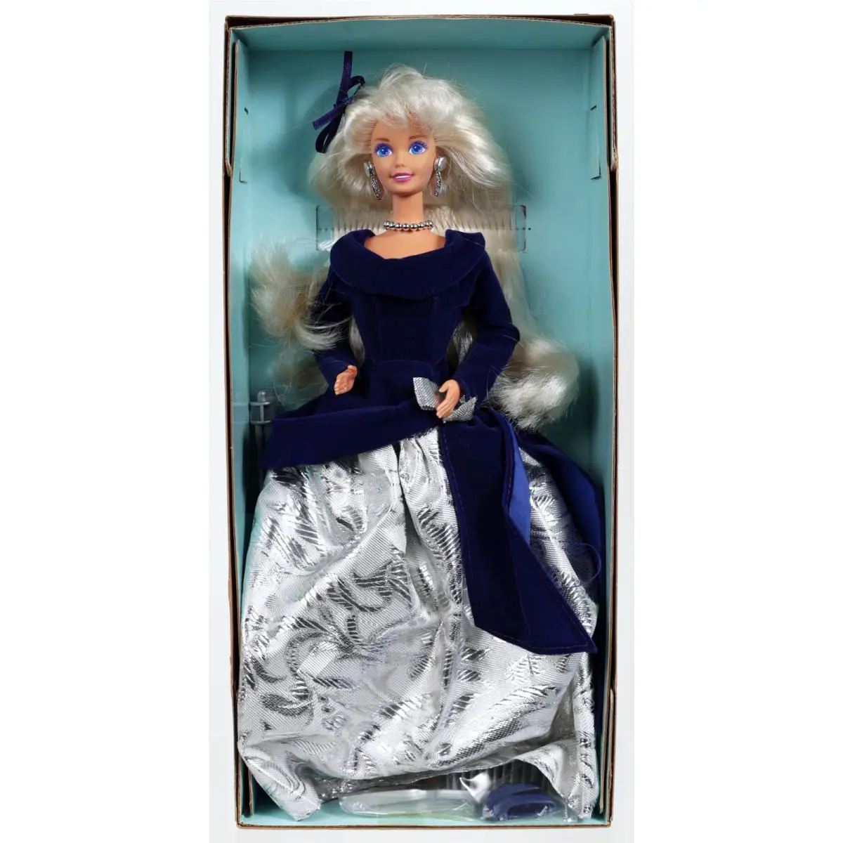 Barbie Doll Winter Velvet Doll Avon Exclusive Special Edition - 15571 Nrfb 1995