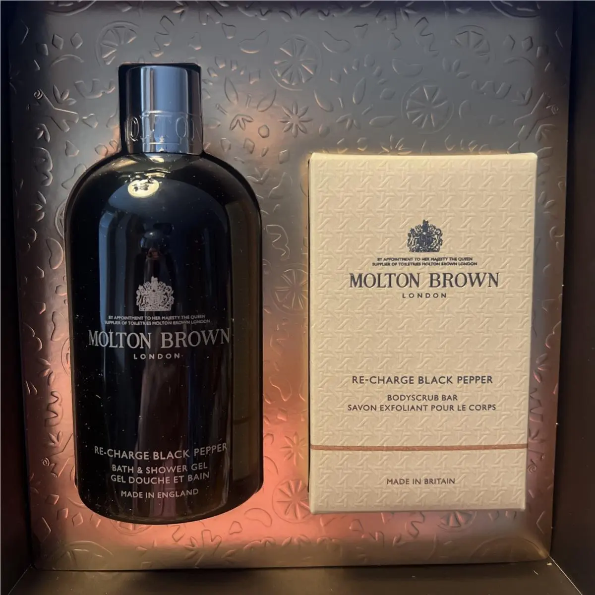 Molton Brown London Unisex 10 8.8Oz Re-charge Black Pepper Body Care Gift Set