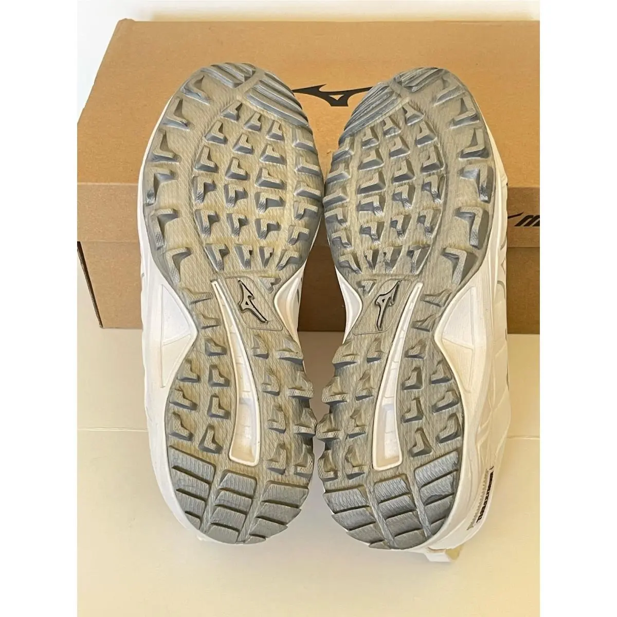 Mizuno shoes - White 3
