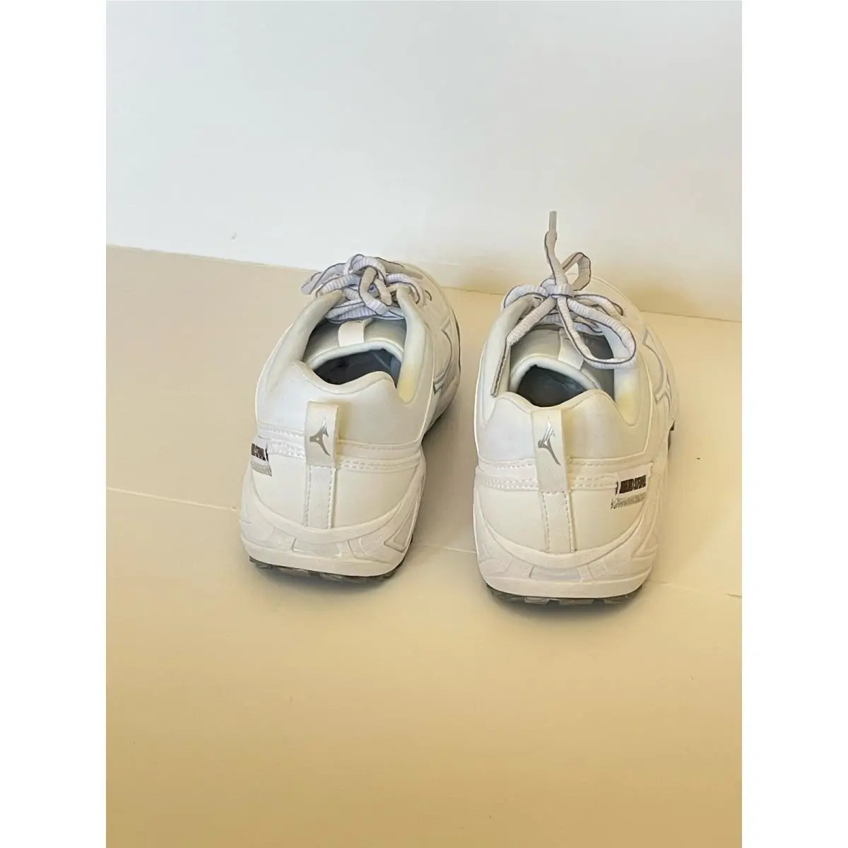 Mizuno shoes - White 2